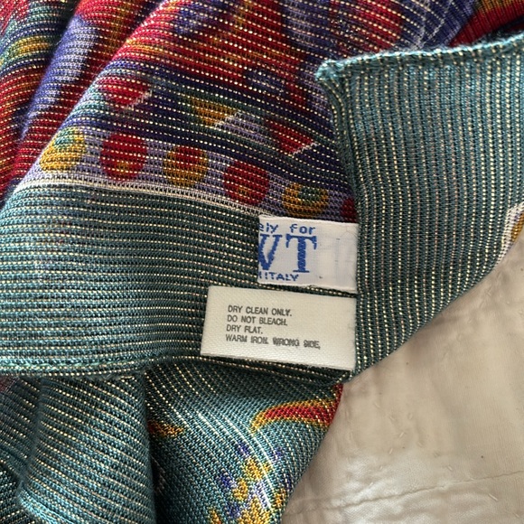 CWT Shimmering Scarf - Picture 4 of 9